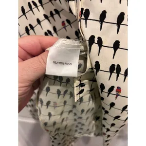 Jane and Delancey Women 2X Cream‎ Bird Print Button Down Roll Tab Rayon Shirt thumbnail 9
