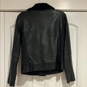 Montanaco‎ Black Women's medium faux leather Jacket with embossed design thumbnail 6
