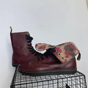 Dr. Martens Stratford Oxblood Leather Floral 9-Eye Combat Boots Women’s 8 thumbnail 16