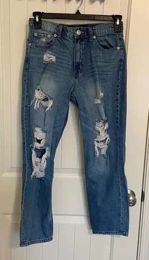 EUC | Aeropostale women’s mom jean ripped light wash jeans — size 6‎ thumbnail 1