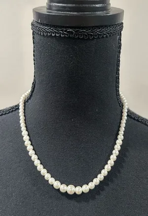 Elegant Pearl Necklace White thumbnail 1
