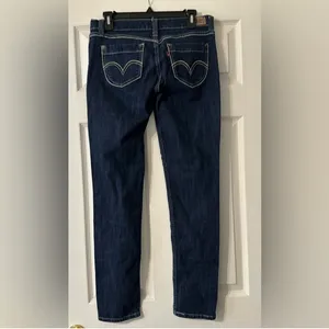 Levi skinny jeans are a junior size 9. thumbnail 2
