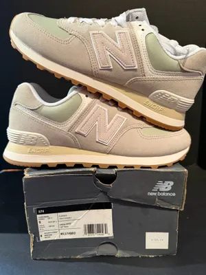New Balance Women’s 574 size 9 thumbnail 1