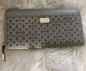 Coach Madison Needlepoint Op Art Accordion Zip Wallet light gray RARE thumbnail 1