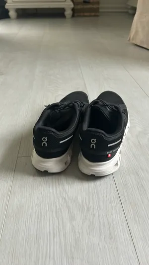 On Cloud Running Shoes thumbnail 2