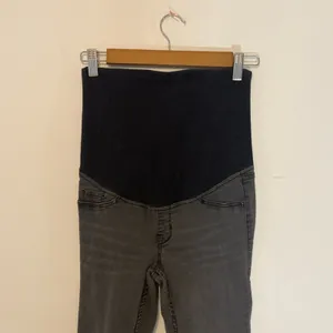 H & M Dark Gray Super Skinny Ultra High Rib Maternity Skinny Jeans Size 4 thumbnail 2