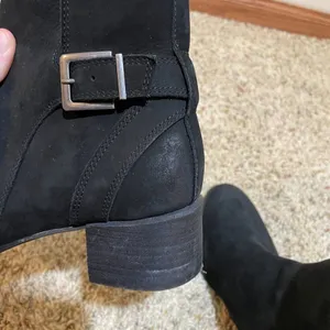Vionic Size 7 Sienna Suede Bootie Boots Black Buckle Waterproof thumbnail 12