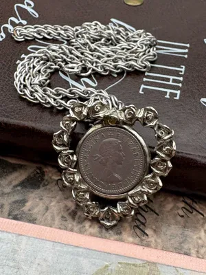 Queen Elizabeth II Sixpence Coin Rose Heart Necklace 24” thumbnail 5