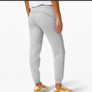 Lululemon Scuba Jogger Sherpa Stripe Heathered Core Light Grey W5DEVS Size 8 thumbnail 2