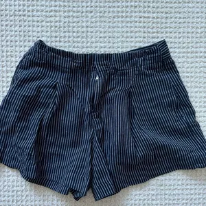 GAP shorts thumbnail 1