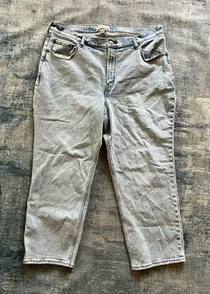 Abercrombie & Fitch Light Wash The Ankle Straight Ultra High Rise 34" / Size 18 thumbnail 1