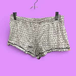 Cute soft cotton blend Victoria’s Secret black white heart shorts pajamas lounge thumbnail 4