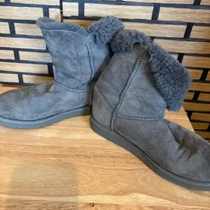 Ugg‎ Bailey Button Gray Boots Size 9-9.5? thumbnail 5
