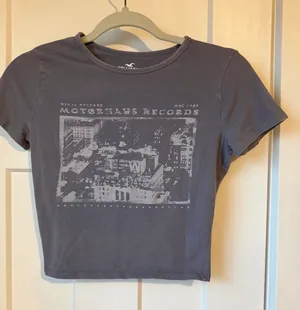 Hollister Top thumbnail 1