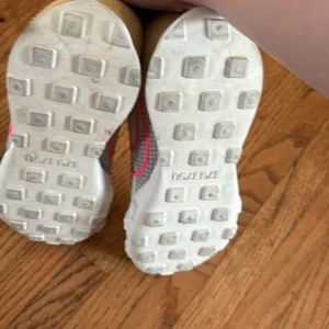 Nike tennis shoes thumbnail 3