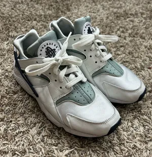 Nike Womens Air Huarache Photon Dust Mica Green Sz 9 thumbnail 1