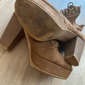Bold and Beautiful: Platform Heeled Boots for Women thumbnail 6