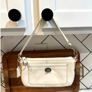 Coach mini zipper wristlet cream leather turnlock front pocket Y2K classic chic thumbnail 2