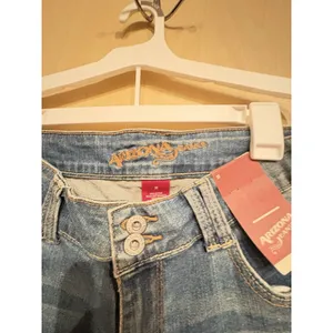 Arizona Jeans Co Womens Size 11 Light Wash Cuffed Ankle Cropped Jeans NWT thumbnail 3