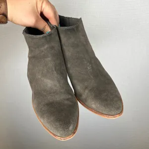 Dolce Vita Suede Ankle Boots Pointed Toe Stacked Heel Grey Olive Womens 9.5 M‎ thumbnail 2