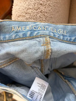 American Eagle Distressed Mom Jeans Size 10 Vintage Wash thumbnail 9