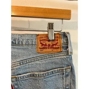 501s Levi's Light Wash Raw Hem High Rise Straight Leg Jeans Size 28 Inseam 32 thumbnail 5