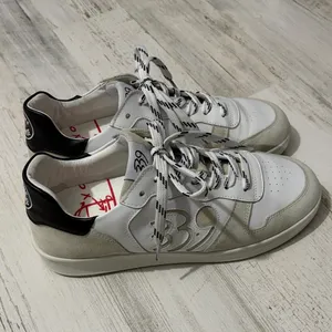33.9 The Original White and Black Women's Sneakers thumbnail 2