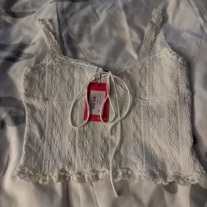 White Lace Edikted Top thumbnail 1