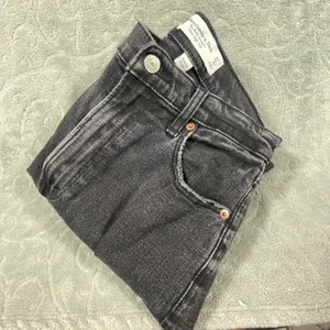 Abercrombie & Fitch 90s Ankle Straight Jeans Womens Sz 4‎ Ultra High Rise Rips thumbnail 2
