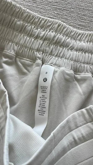 Lululemon Hotty Hot Short 2.5” thumbnail 5