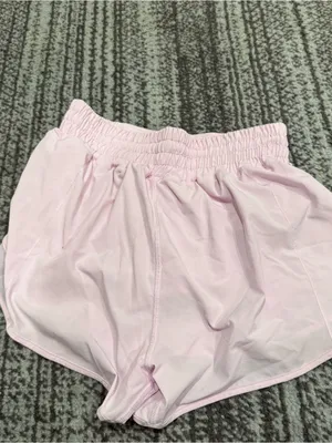 Lululemon Hotty Hot High-Rise Lined Short 2.5" Strawberry Milkshake size 4 thumbnail 6
