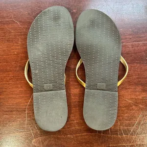 HAVAIANAS Metallic Gold and tan Flip FLops Thongs Flats Size 9/10W thumbnail 5