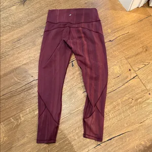 Lululemon In Movement HR Tight 28” Spray‎ Dye White Garnet Sz 8 thumbnail 3