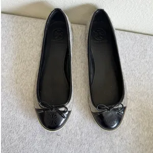 Tory Burch Skyler Grey Quilted Wool and Patent Leather Flats Size 10 thumbnail 2