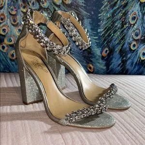 Badgley Mischka Jewel Size 6.5 Silver Jeweled Chunk Heels thumbnail 1