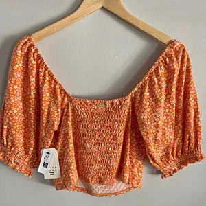 Billabong NWT Orange Ditsy Floral Puff Sleeve Smocked Crop Top L thumbnail 5
