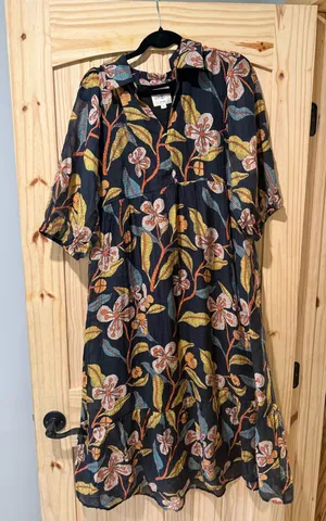 Black floral dress Size M thumbnail 1