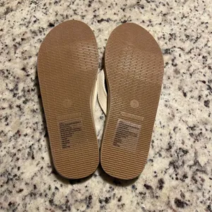 Shade Shore Women Flip Flops Thong Sandals Tan‎ White Size 7 Beach Casual thumbnail 5