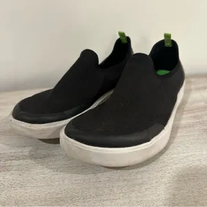 Oofos OOMG EEZEE Low Show Black and white size 7 thumbnail 3