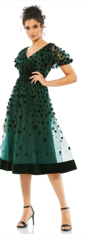 NWT MAC DUGGAL Green Embellished Butterfly Sleeve Velvet Hem Midi Dress Size 2 thumbnail 1
