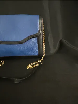 Koret Luxe Vintage Women’s Blue Red & Black Crossbody Bag Gold Chain Strap thumbnail 2