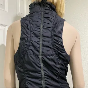 LULULEMON Black Lightweight Pleated Reflective Vest Size 4 thumbnail 5