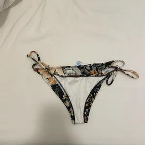 Poolside Paradiso Wallflower String Bikini Bottoms Size Small thumbnail 5