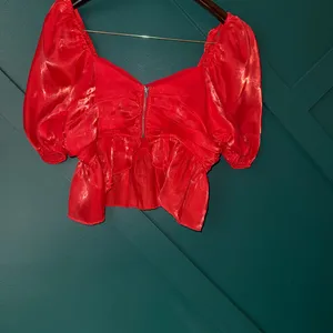 Chic Red Ruched Blouse with Puff Sleeves Size M thumbnail 2