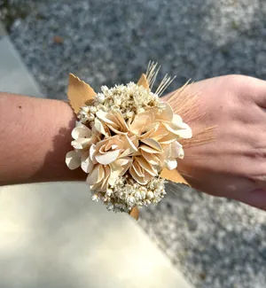 Corsage and boutonnière thumbnail 4