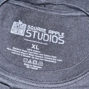 5/$30 🎈 Square Apple studios XL‎ anime eyes cropped top thumbnail 6