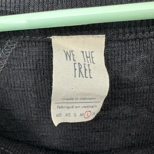 We The Free Size Large Sweater Dark Gray Button Accent‎ Long Sleeve Scoop Neck thumbnail 5