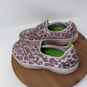 Oofos OOmg Eeze Low Pink Leopard Recovery‎ Slip On Shoes Comfort READ Womens 9 thumbnail 4