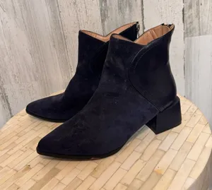 Journee Collection Pointed Toe Block Heel Ankle Booties Womens 8.5 Navy Suede thumbnail 1