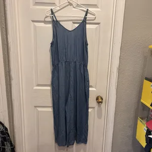 A New Day Sz Medium Blue Chambray‎ Denim Romper Jumpsuit Sleeveless V-Neck thumbnail 5
